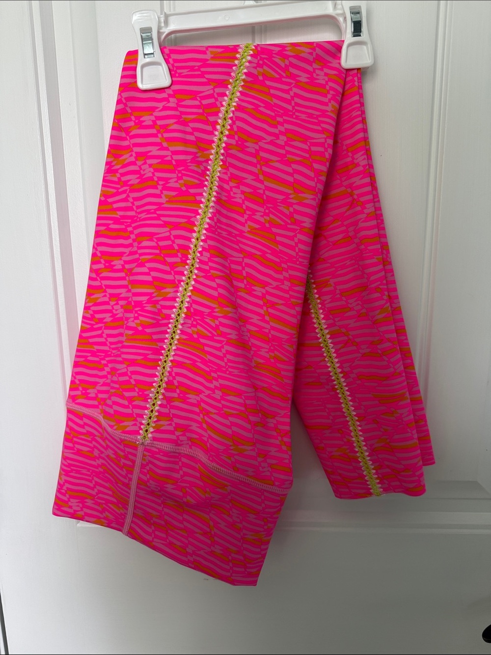 OFFLINE by Aerie Neon Pink Geo Print 7/8 Leggings Medium High Rise Athletic NWOT